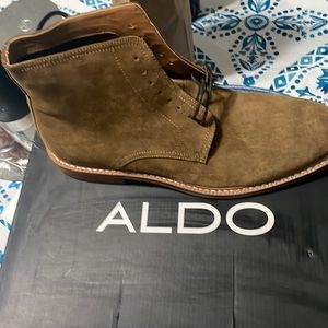 Brand new. ALDO BROWN Akhavan. 9.5